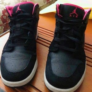 Girls Jordan 1’s